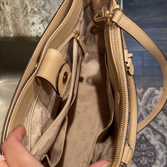 michael kors medium leather satchel purse - Picture 4 of 10